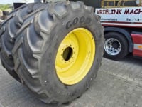 Wheels, Tyres, Rims & Dual spacers Good Year 650/75R38 19mm op JOHN DEERE velgen