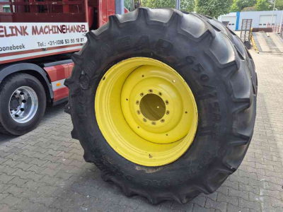 Wheels, Tyres, Rims & Dual spacers Good Year 650/75R38 19mm op JOHN DEERE velgen