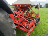 Seed Drill Combination Lely 300-33 en accord pneumatische zaaimachine
