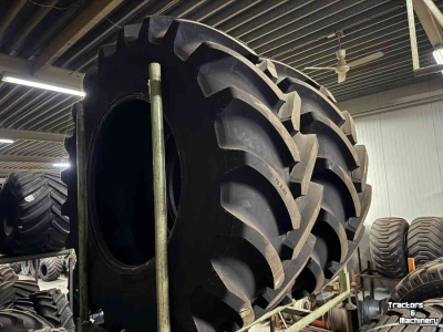 Wheels, Tyres, Rims & Dual spacers Vredestein 710/75R42