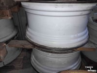 Wheels, Tyres, Rims & Dual spacers Valtra velgen DW18x38  8-gaats