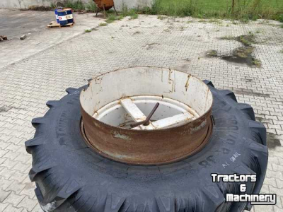 Wheels, Tyres, Rims & Dual spacers Taurus 580/70 R38
