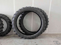 Wheels, Tyres, Rims & Dual spacers Alliance Voorband: Alliance 230/95R3, Achterband: Alliance 230/95R48