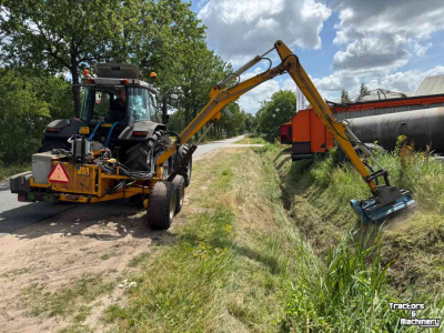 Mowing arm with flailmower Bos HE6000C