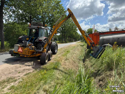 Mowing arm with flailmower Bos HE6000C