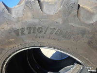 Wheels, Tyres, Rims & Dual spacers BKT 710/70R42 VF. V-Flecto. Demoset