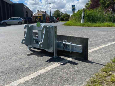 Rubber yard scraper Zocon 1.90m en 2.70m Eurotrac / Giant