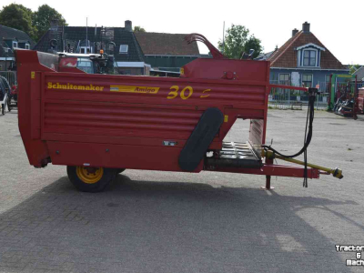 Silage-block distribution wagon Schuitemaker 30s