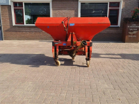 Fertilizer spreader Kuhn MDS 701 KUNSTMESSTROOIER