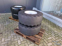 Wheels, Tyres, Rims & Dual spacers Dunlop 405/70R18 SP T9