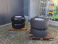Wheels, Tyres, Rims & Dual spacers Dunlop 405/70R18 SP T9