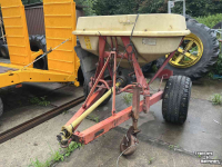 Fertilizer spreader Vicon Pendelstrooier