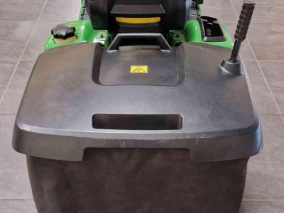 Ride-on mower John Deere X300R