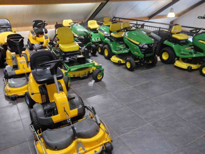 Ride-on mower John Deere X300R