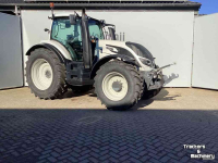 Tractor Valtra T154D
