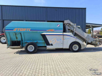 Self-propelled feed mixer Storti Greyhound 180