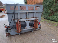 Sawdust spreader for boxes Ceres Instrooibak bietensnijder