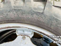 Wheels, Tyres, Rims & Dual spacers  Wielen met banden 12.4x46 op velg CNH set