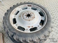 Wheels, Tyres, Rims & Dual spacers  12.4x46 op velg CNH set!