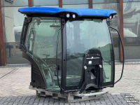Tractor New Holland Cab met Nieuw PLMi dak Blue Power en  Standaard Blauw