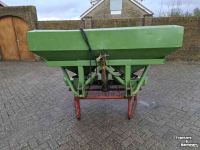 Fertilizer spreader Amazone Kunstmeststrooier