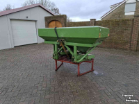 Fertilizer spreader Amazone Kunstmeststrooier
