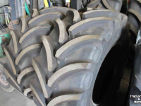 Wheels, Tyres, Rims & Dual spacers Vredestein 600/65R28 Traxion XXL trekkerbanden tractorbanden demontage