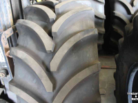 Wheels, Tyres, Rims & Dual spacers Vredestein 600/65R28 Traxion XXL trekkerbanden tractorbanden demontage
