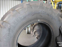 Wheels, Tyres, Rims & Dual spacers Vredestein 600/65R28 Traxion XXL trekkerbanden tractorbanden demontage