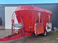 Vertical feed mixer JF Stoll Voermengwagen