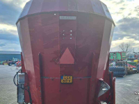 Vertical feed mixer JF Stoll Voermengwagen