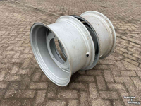 Wheels, Tyres, Rims & Dual spacers Steyr W12x24 velgen