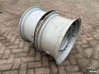 Wheels, Tyres, Rims & Dual spacers Steyr W12x24 velgen