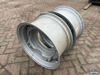Wheels, Tyres, Rims & Dual spacers Steyr W12x24 velgen