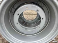 Wheels, Tyres, Rims & Dual spacers Steyr W12x24 velgen