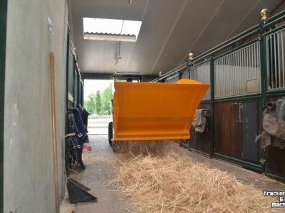 Sawdust spreader for boxes Heuvelmans Instrooibak