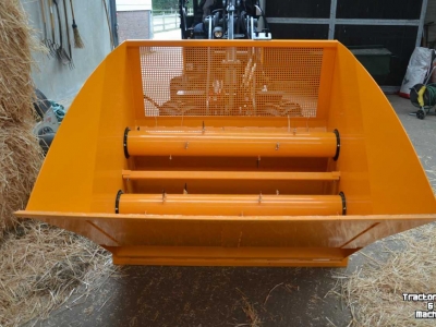 Sawdust spreader for boxes Heuvelmans Instrooibak