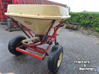 Fertilizer spreader Vicon Pendelstrooier