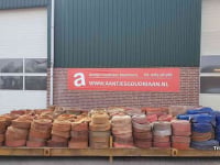 Other irrigation equipment and accessories  Diverse gebruikte beregeningsslangen en sproeiers