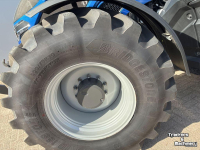 Tractor Valtra Q245