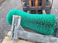 Other livestock equipment and accessories  Veeborstel.