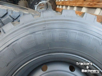 Wheels, Tyres, Rims & Dual spacers  335/80R20 8 gaats velg