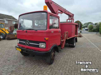 Truck Mercedes Benz LP 608 met hoogwerker.