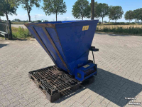 Sawdust spreader for boxes Detech DT