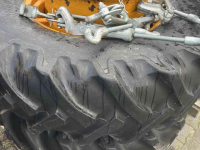 Wheels, Tyres, Rims & Dual spacers  16.9R28 naast 20.5R25