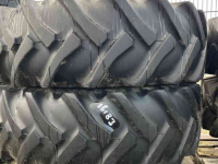 Wheels, Tyres, Rims & Dual spacers  16.9R28 naast 20.5R25