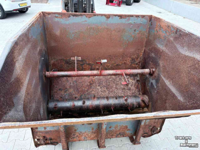 Sawdust spreader for boxes Mehrtens 1200 Ltr