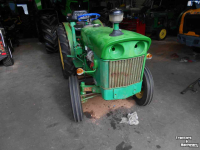 Small-track Tractor John Deere 820 v