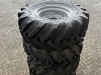 Wheels, Tyres, Rims & Dual spacers  Michelin 400/70R20 XMCL op 8 gats velg NIEUW