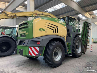 Forage-harvester Krone BigX 580 + EF300 pickup en EC 600-2 8R maisbek